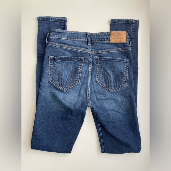 2 pairs of Hollister Jeans - Picture 6 of 13